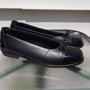 SAS Black Leather Slip On Bow Ballet Flats Sz 7.5